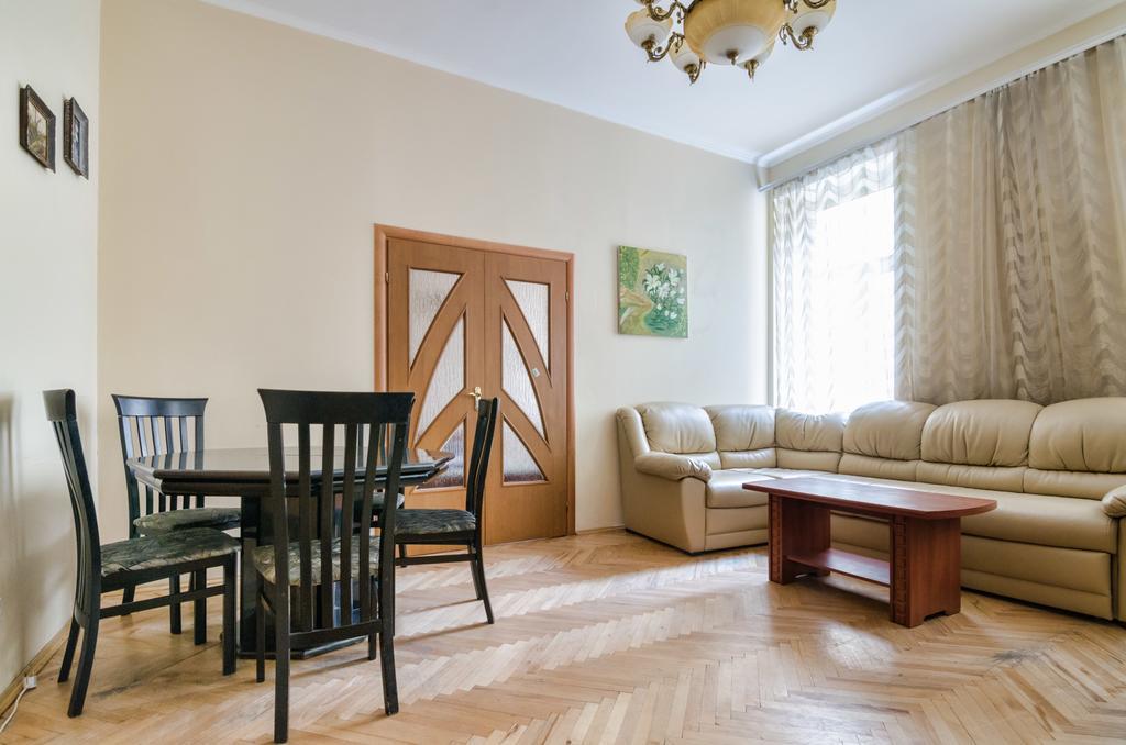 Leogrand Apartments Teodora 3 Лвив Екстериор снимка